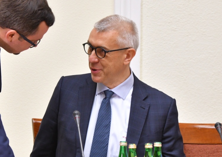 Roman Giertych Szokująca decyzja sądu ws. Giertycha. Nakazano natychmiastowego zwrotu komputerów i dokumentów