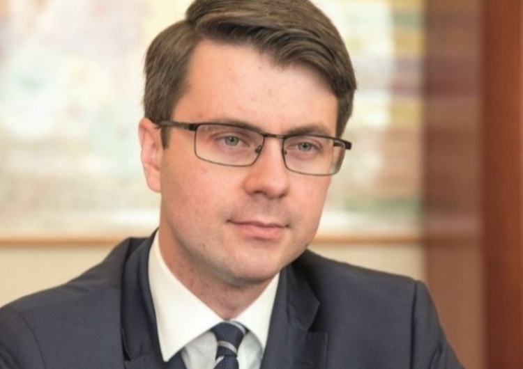 Polska zamknie granice dla lotów z Wielkiej Brytanii? Rzecznik rządu zabrał głos