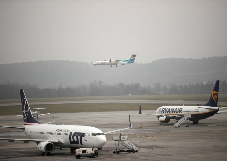Polska zawiesza loty z Wielkiej Brytanii do Polski. Przyczyną nowa odmiana koronawirusa
