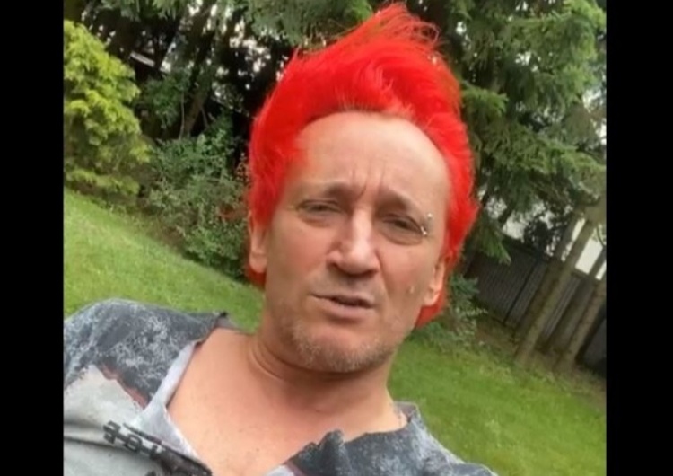  Michał Wiśniewski wywołał burzę w sieci. „Żony klękały i całowały swojego męża w rękę” [FOTO]