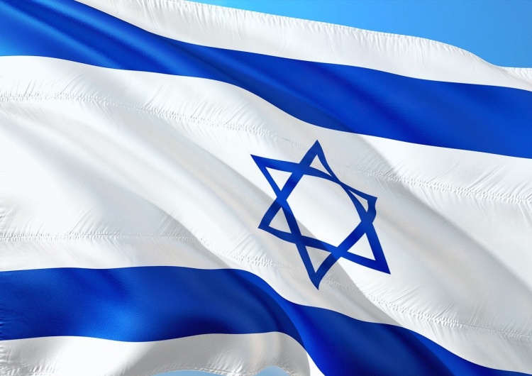 flaga Izraela - zdjęcie ilustracyjne „Bardziej zaraźliwy”. Izrael informuje o nowym wariancie koronawirusa. Anglia w tle