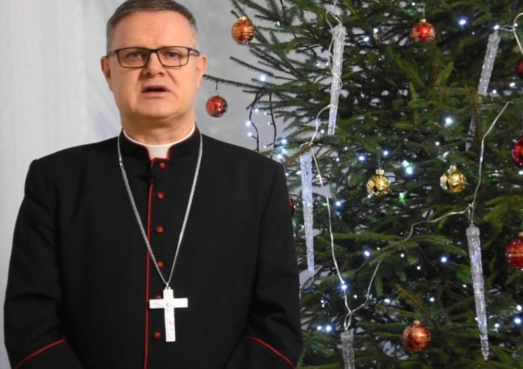 Bp Wiesław Śmigiel Bp Śmigiel: Małżeństwo nie jest magicznym zaklęciem, ale zaproszeniem Boga do wspólnej drogi