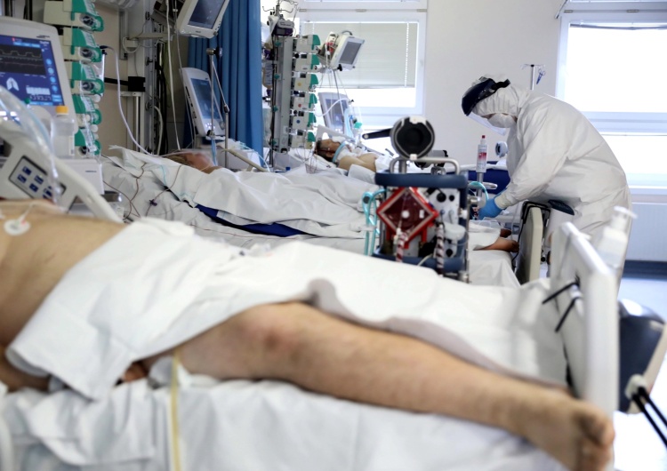 Zmutowany koronawirus dotarł do Chin. Zakażenie wykryto u studentki, która wróciła z Wielkiej Brytanii