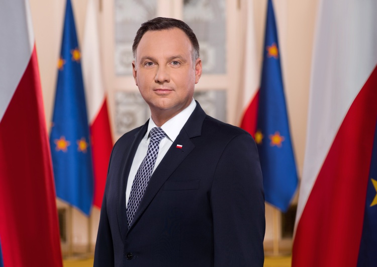 Andrzej Duda z Pierwszą Damą Andrzej Duda gratuluje Stochowi. „Piękny triumf w wielkim stylu”