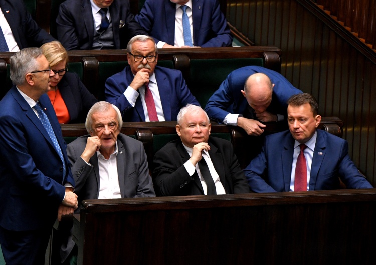 Porozumienie przeciwne zniesieniu możliwości odmowy mandatu. Poseł PiS: Będziemy namawiać