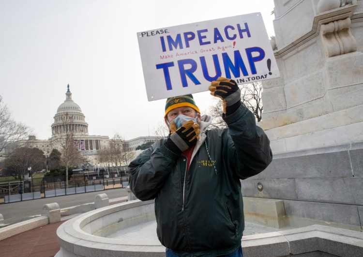 Protestujący przeciwko Donaldowi Trumpowi Wspierali Trumpa? Politycy, którzy nie poparli Bidena pożegnają się z dotacjami