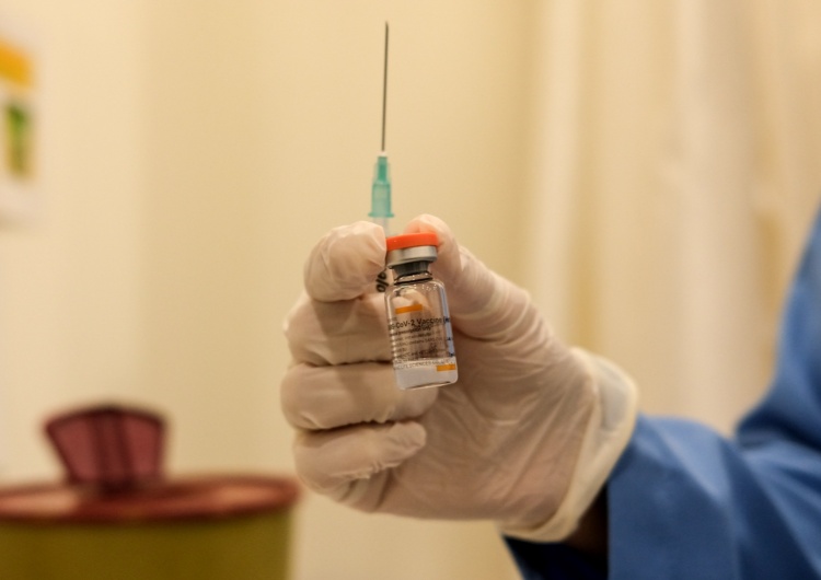  „750 dolarów za dwie dawki”.  „Der Spiegel” o kwitnącym czarnym rynku szczepionek