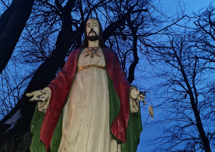 figura Jezusa w Szczecinie Urwali dłonie Jezusowi. Kolejna profanacja. Tym razem w Szczecinie