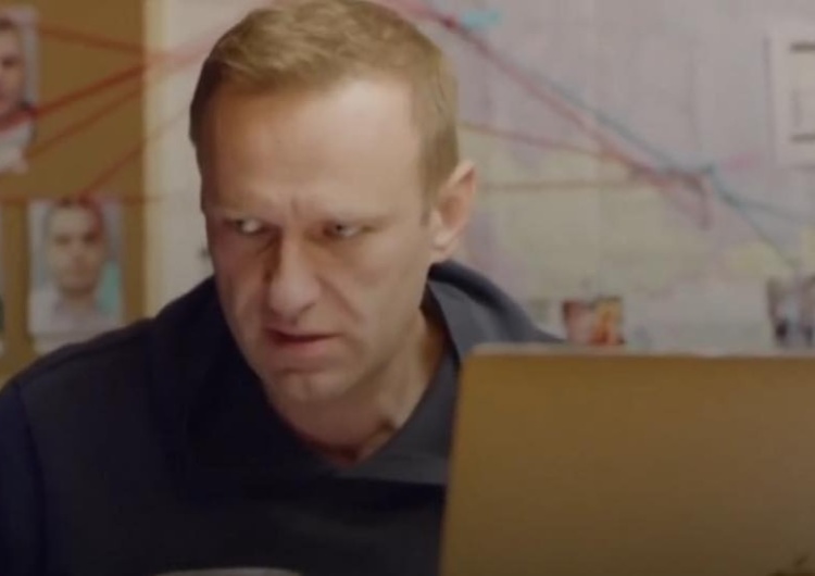 Aleksiej Nawalny Nawalny ma przybyć do Moskwy. Na lotnisku Wnukowo stoją samochody policyjne