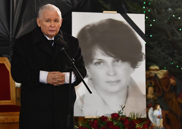  Złożono wniosek do Sanepidu o ukaranie uczestników mszy św. w intencji zmarłej Jadwigi Kaczyńskiej