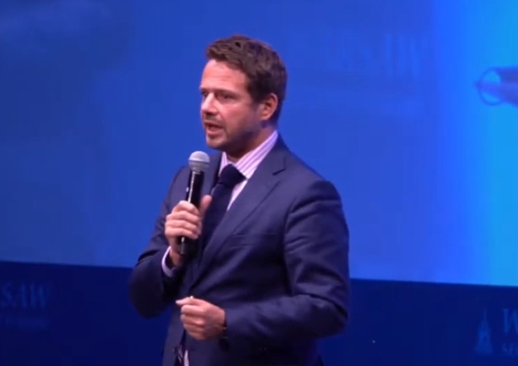 Rafał Trzaskowski „Gdzie dzisiaj rura pękła?”. Trzaskowski chciał się pochwalić wsparciem. Wtedy Internauci zapytali…