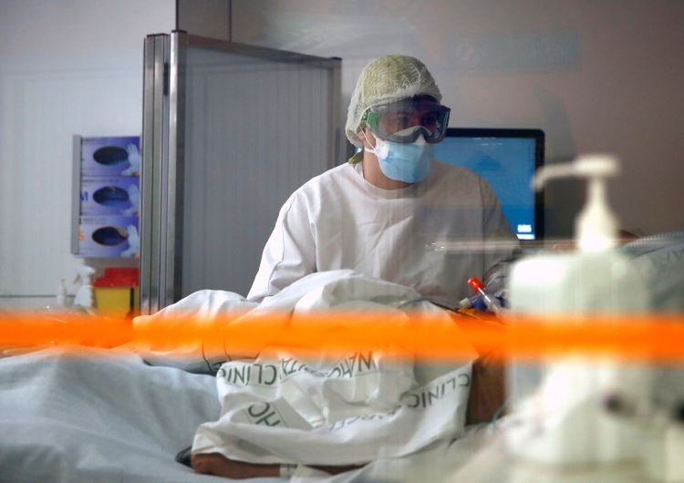 Koronawirus w Polsce: Wzrost zakażeń. Nie żyje blisko 450 osób