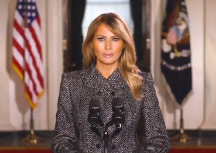 Melania Trump Fala hejtu wobec Melanii Trump. „Żona klauna”, „rasistowski worek na śmieci” a feministki nie bronią Pierwszej Damy?