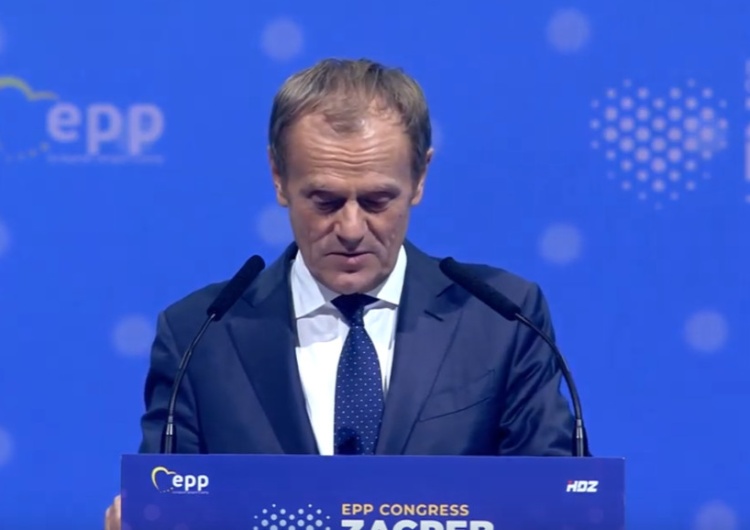 Donald Tusk Donald Tusk skomentował zaprzysiężenie Bidena. „Czemu nie po niemiecku?”