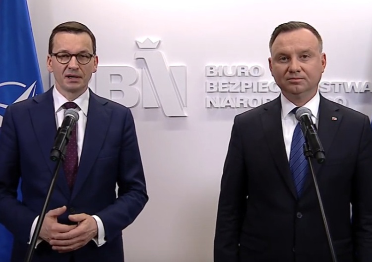 Mateusz Morawiecki i Andrzej Duda - kadr archiwalny Prezydent Duda i Premier Morawiecki gratulują Joe Bidenowi