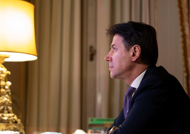 Giuseppe Conte Premier Giuseppe Conte złożył dymisję na ręce prezydenta Włoch