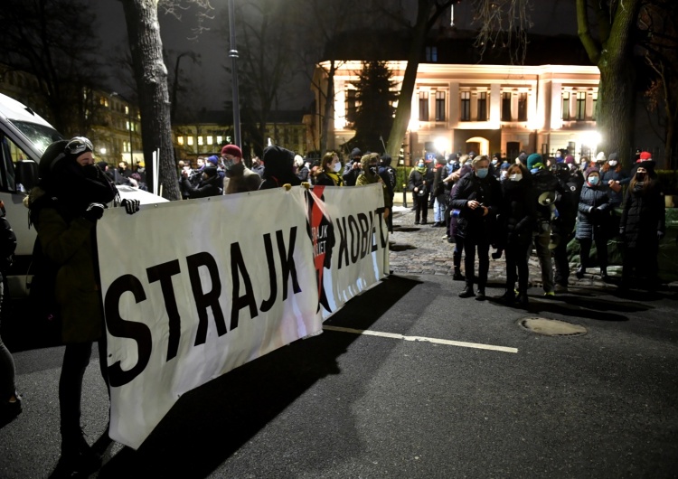 Dyrektor telewizji Media Narodowe: „Pobito naszego operatora i ukradziono nam sprzęt”