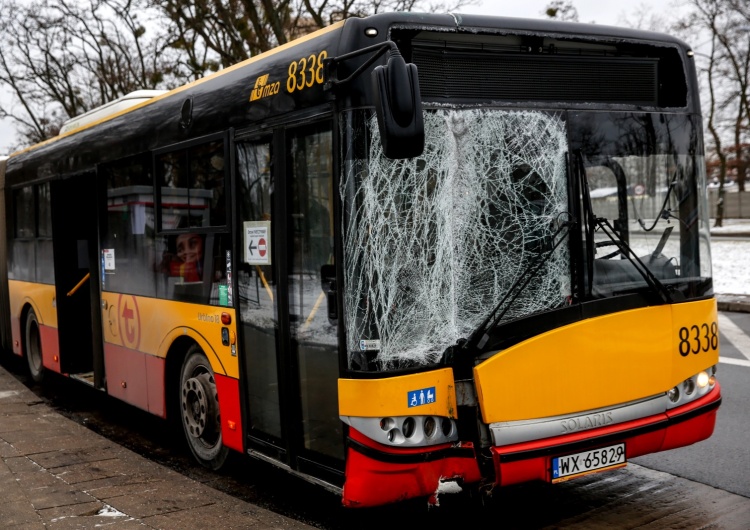  Kolejny wypadek autobusu w Warszawie. Policja bada sprawę