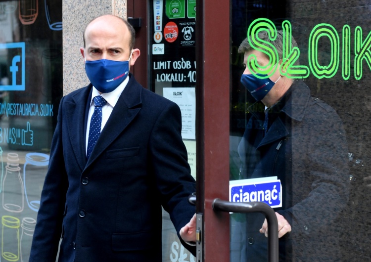  [SONDAŻ] Złe wieści dla Budki? Zapytano Polaków, czy PO wróci do władzy