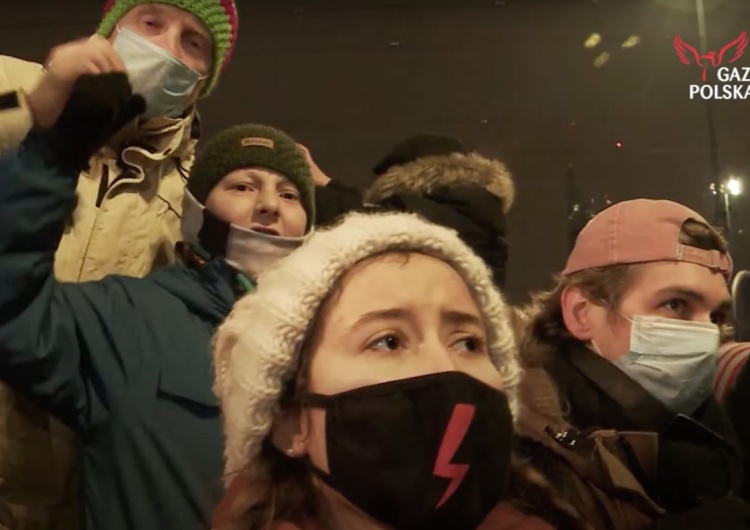  [Video] Ten widok po prostu przeraża... Dzieci podczas protestów krzyczą: 