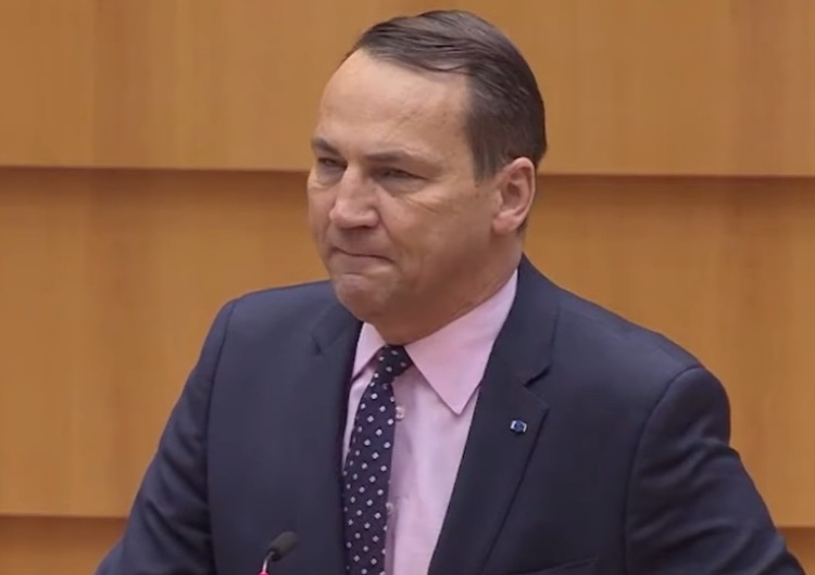 Radosław Sikorski Sikorski proponuje stygmatyzowanie prawicy w mediach? „Przestańcie uznawać PiS za normalną partię”