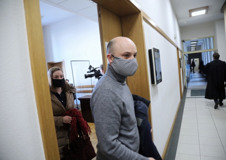 „Kolejny wyrok uderzający w wolność słowa”. Śpiewak musi przeprosić polityka SLD