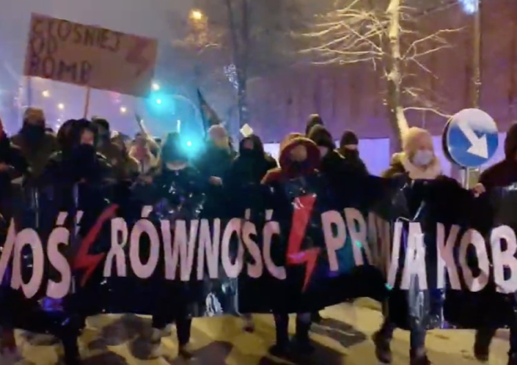 Jest wniosek o areszt dla działacza Strajku Kobiet. Prokuratura: Najechał busem na funkcjonariuszy