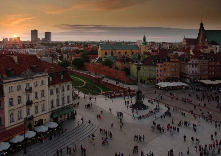 Plac Zamkowy, Stare Miasto, Warszawa [tekst również w angielskiej językowej] Dr Bogdan Kotnis: Obudź się Polsko! Wake Up, Poland!