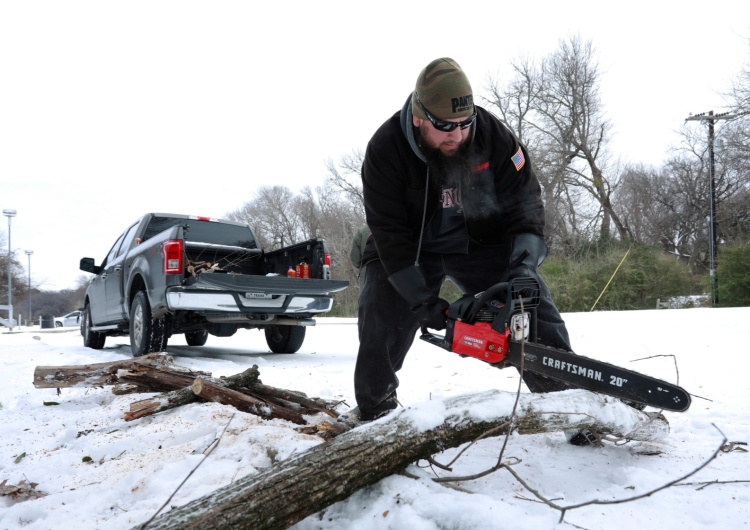 śnieg w Texasie USA. Śnieżyce i ujemne temperatury. Polityk chce śledztwa przeciwko firmie która nie dostarcza prądu