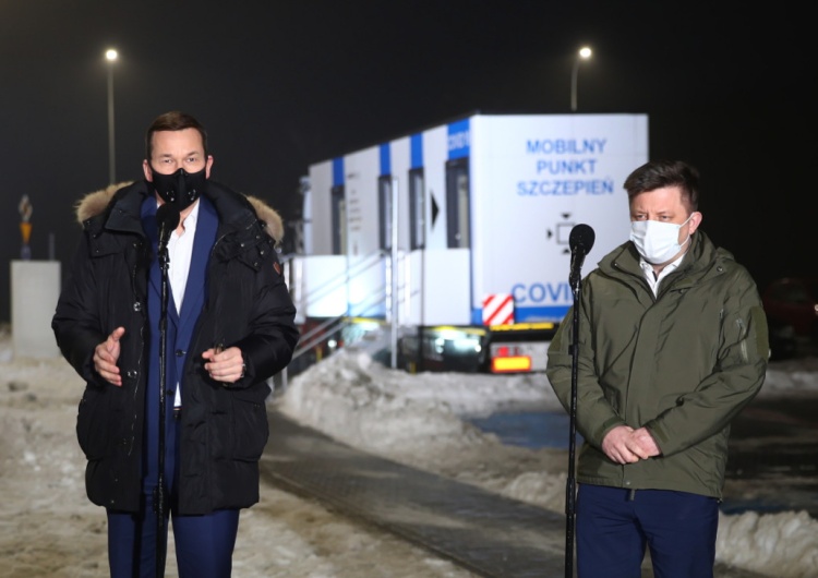 Mateusz Morawiecki i Michał Dworczyk W każdym województwie będzie mobilny punkt szczepień