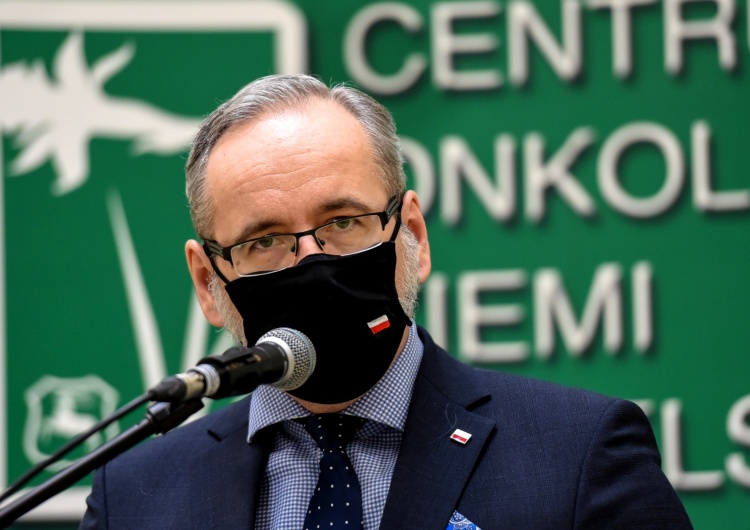 Koniec z noszeniem przyłbic i chust. Minister zdrowia potwierdza szykowane obostrzenia