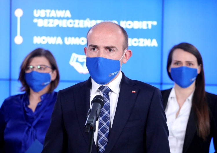 Napięcie w Platformie po decyzji ws. aborcji. „To woda na młyn dla Szymona Hołowni”