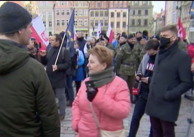 Poznań: Trwa marsz przeciwników obostrzeń. Żądają dymisji rządu