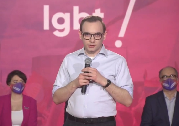  [Video] ,,Kończy się czas potulnych gejów.’’ Młodzi działacze Lewicy żądają 