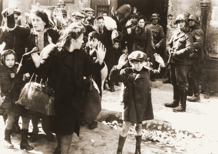 Żydzi pojmani przez SS w trakcie tłumienia powstania w getcie warszawskim Media w USA: Kłamstwa o polskiej odpowiedzialności za Holokaust zagrażają bezpieczeństwu narodowemu
