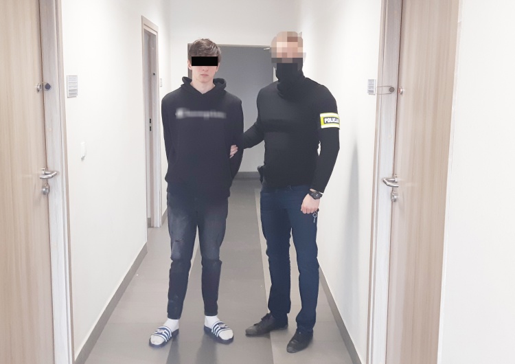 Warszawa: 19-latek, który próbował zabić taksówkarza usłyszał zarzuty