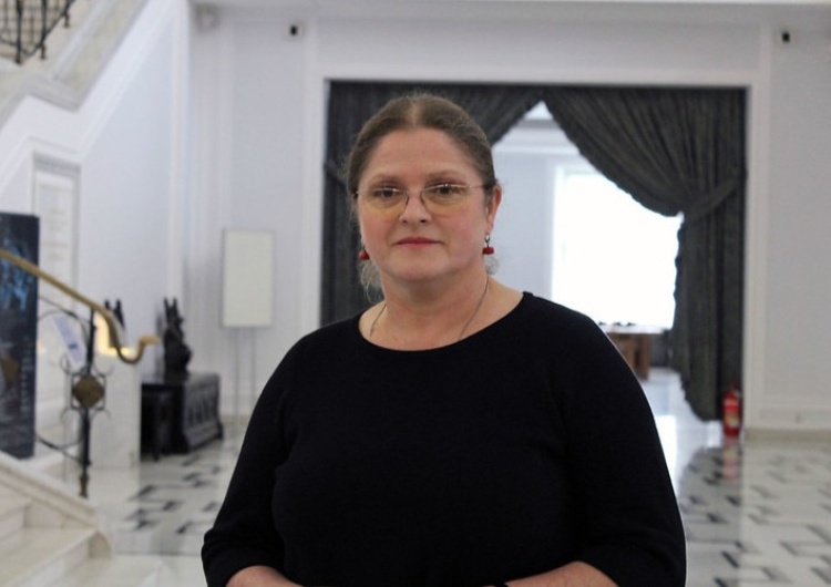 Krystyna Pawłowicz zaskoczyła zdjęciem sprzed... 40 lat! Fotografia hitem sieci