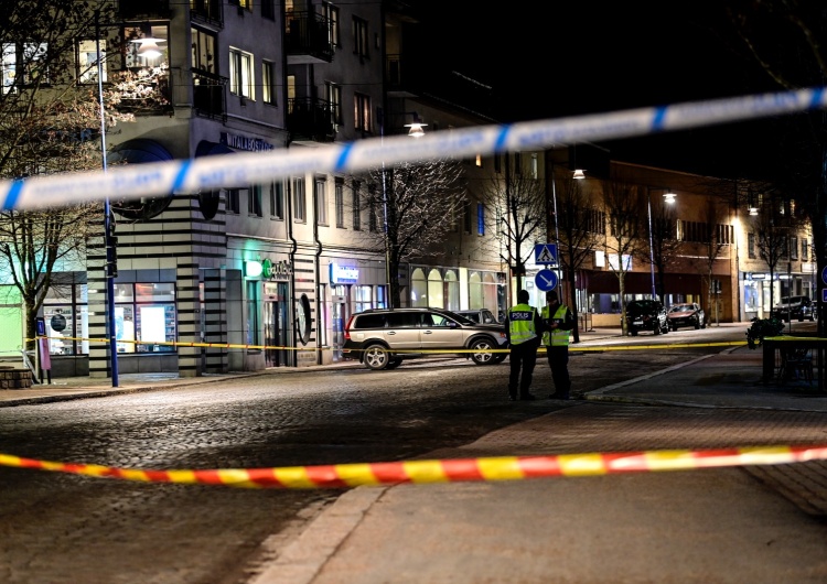 Szwecja: Nożownik, który zranił osiem osób był znany policji
