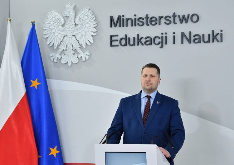 Czy dzieci z klas 1-3 wrócą do nauki zdalnej? Wyjaśnia minister Czarnek