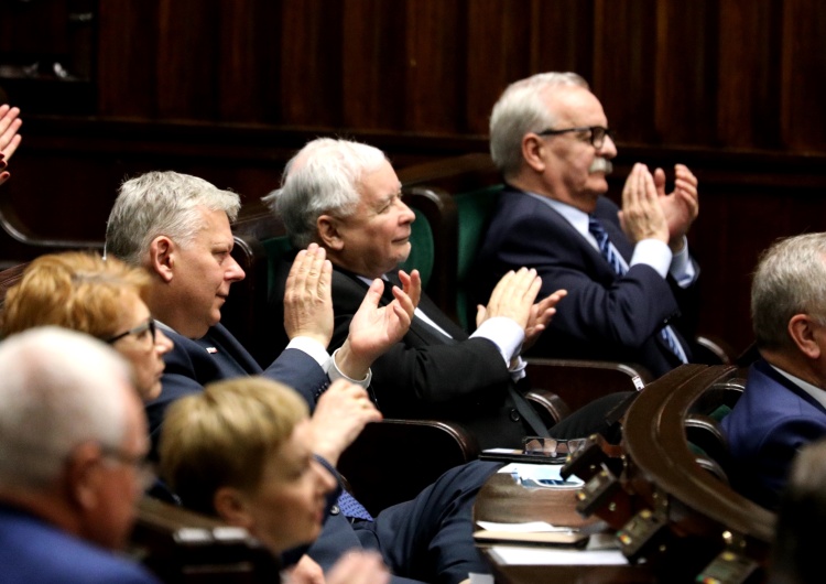  [SONDAŻ] Ziobro i Gowin mają powody do zmartwień. Wysoki wynik PiS