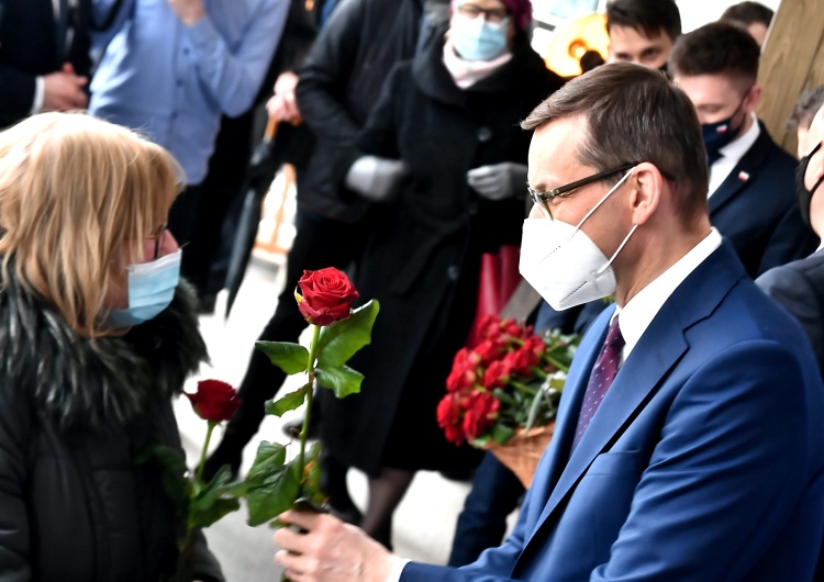  Premier: Jesteście wspaniałe; składam najserdeczniejsze życzenia i jednocześnie dedykuję...