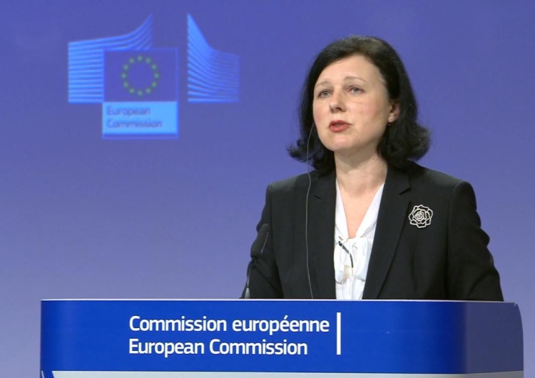 Vera Jourova Jourova zapowiada kary za politykę anty-LGBT. Rzecznik rządu: Mamy kryzys, a UE zajmuje się politycznymi gierkami