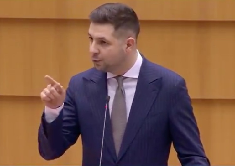  [WIDEO] „Wam się wydaje, że będziecie uczyć zacofanych Polaków…”. Patryk Jaki nie przebierał w słowach!