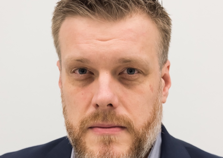 Adrian Zandberg lider partii Razem Działaczka Razem oskarżana o transfobię traci stanowisko. „Przepraszamy, że nie czuliście się bezpiecznie”