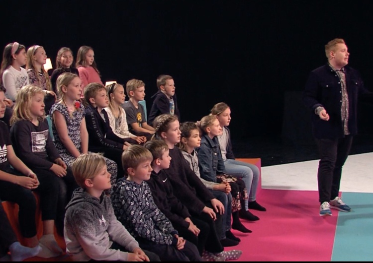 Duński format programu - „Ultra smider toejet” Holandia: Ponad 100 tys. podpisów pod petycją zakazującą emisji programu dla dzieci z rozbierającymi się dorosłymi