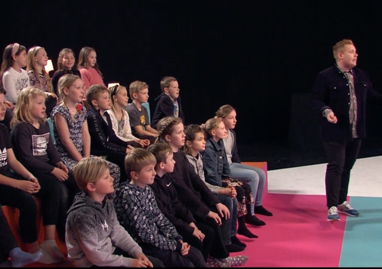 Duński format programu - „Ultra smider toejet” Holandia: Ponad 100 tys. podpisów pod petycją zakazującą emisji programu dla dzieci z rozbierającymi się dorosłymi