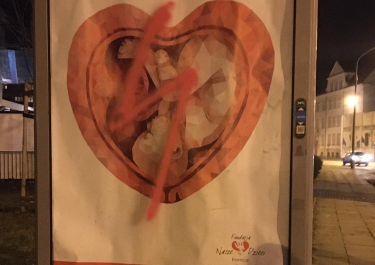  Komedia. GW ubolewa nad kampanią hospicjów perinatalnych, plakaty udostępnia na mieście firma Agory