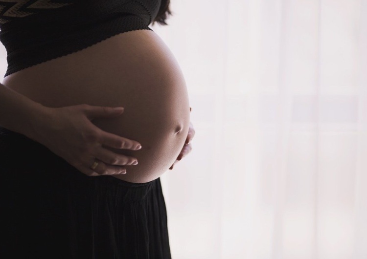  Kobiety w ciąży bardziej narażone na ciężki przebieg COVID-19