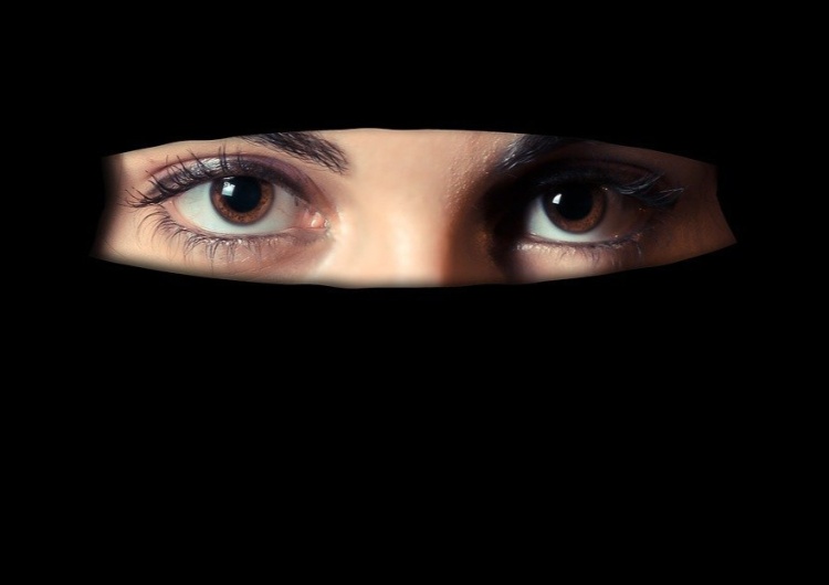  Skandal! Meczet oferuje książkę o biciu żon i zabijaniu krytyków islamu