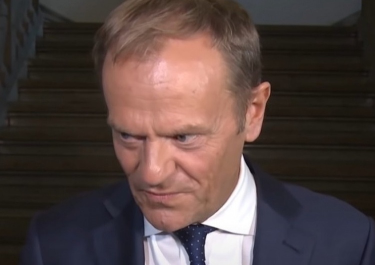  Tusk atakuje polski rząd: „Tchórzostwo, które kosztować będzie tysiące ludzkich istnień”